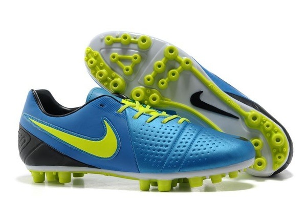 main-qimg-c975d50348a3c0770eda5d6657d1d594-c soccer cleat